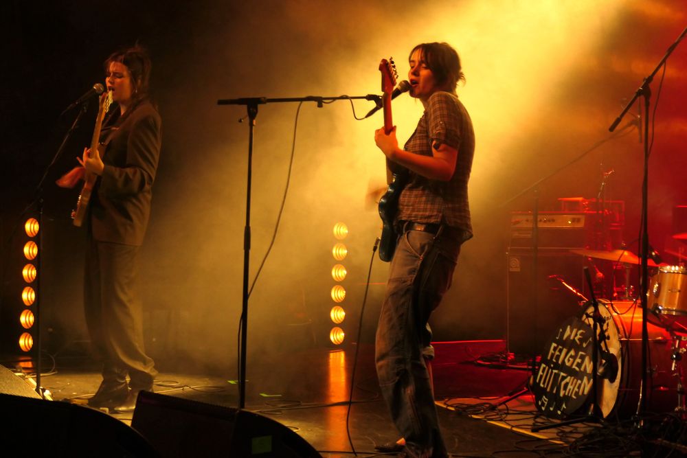 Read more about the article DIE BENJAMINS – CHARLOTTE BRANDI & DRANGSAL – FEIGE FLITTCHEN – 10.08.2025, Kampnagel (Hamburg)