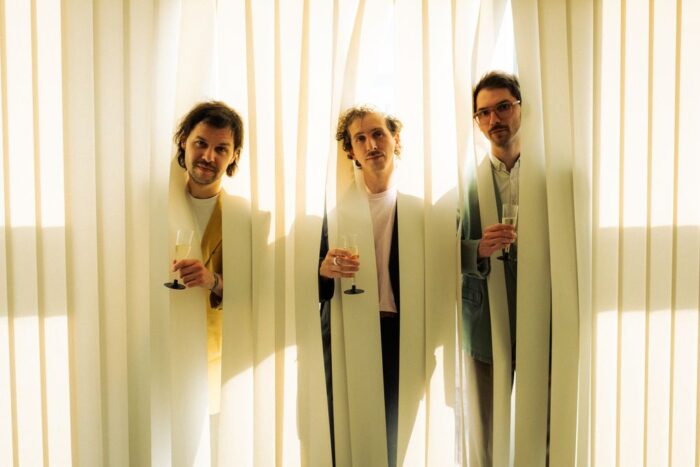 Read more about the article Verlosung: Gästelistenplätze bei A TALE OF GOLDEN KEYS