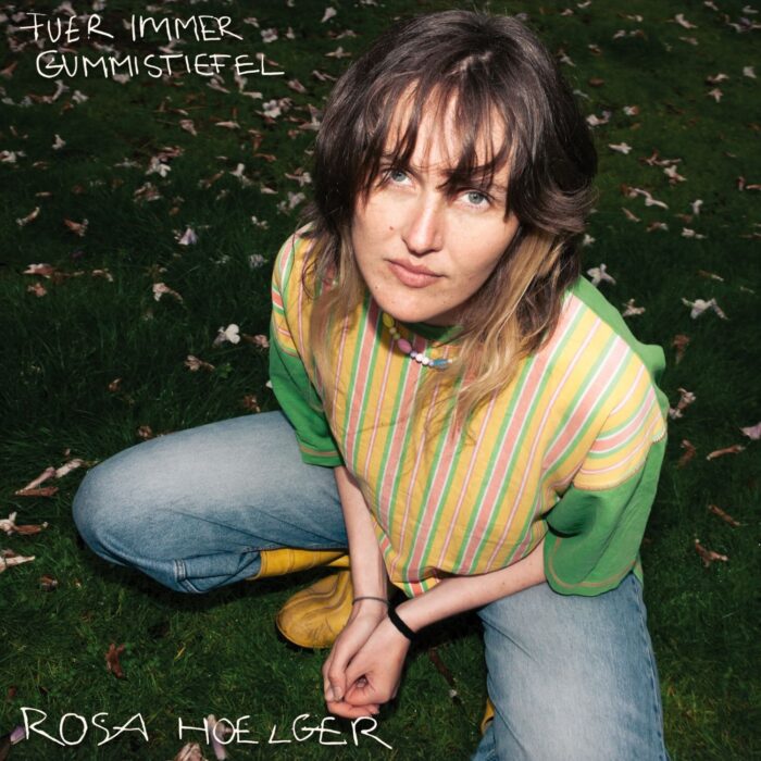 Read more about the article ROSA HOELGER – Fuer immer Gummistiefel