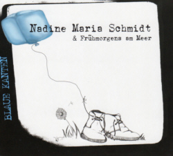 You are currently viewing NADINE MARIA SCHMIDT UND FRÜHMORGENS AM MEER – Blaue Kanten