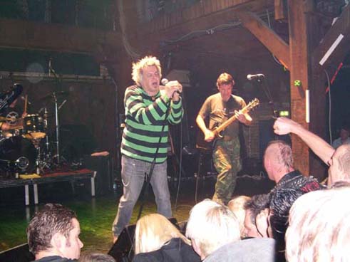 You are currently viewing UK SUBS – Unermüdlich unterwegs