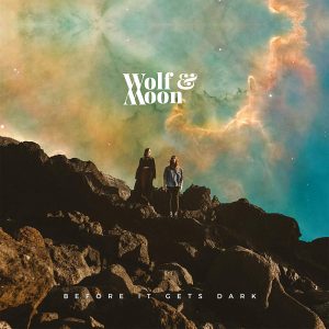 Read more about the article WOLF AND MOON – Before it gets dark